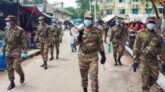 মানুষকে ঘরে রাখতে কারফিউ জারির পরামর্শ
