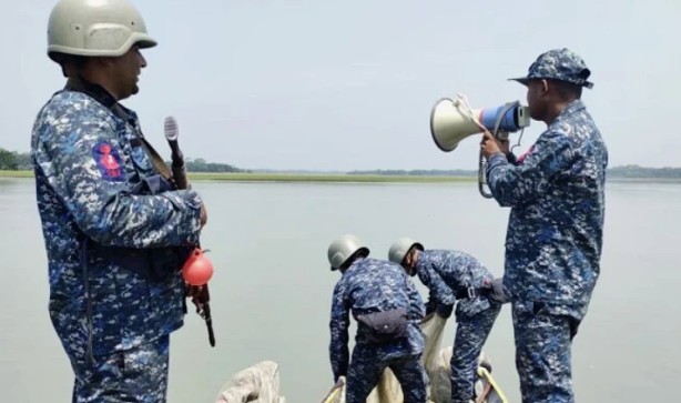 ইলিশ রক্ষায় ১৭ যুদ্ধজাহাজ মোতায়েন